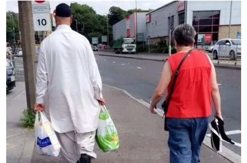 Musliman Pomogao Starici
